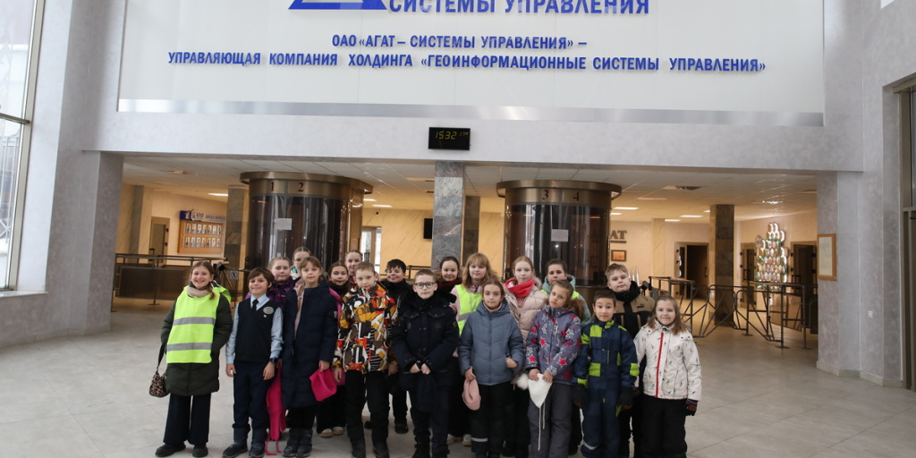 Экскурсия в мир технологий: школьники на АГАТе!