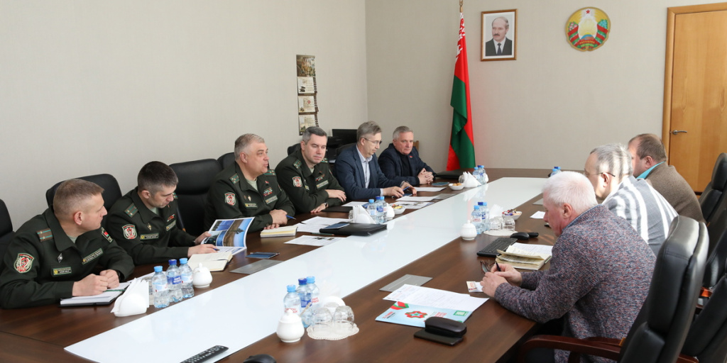 Roundtable participants discussed ways to develop systems and means of communication and control for the border service agencies