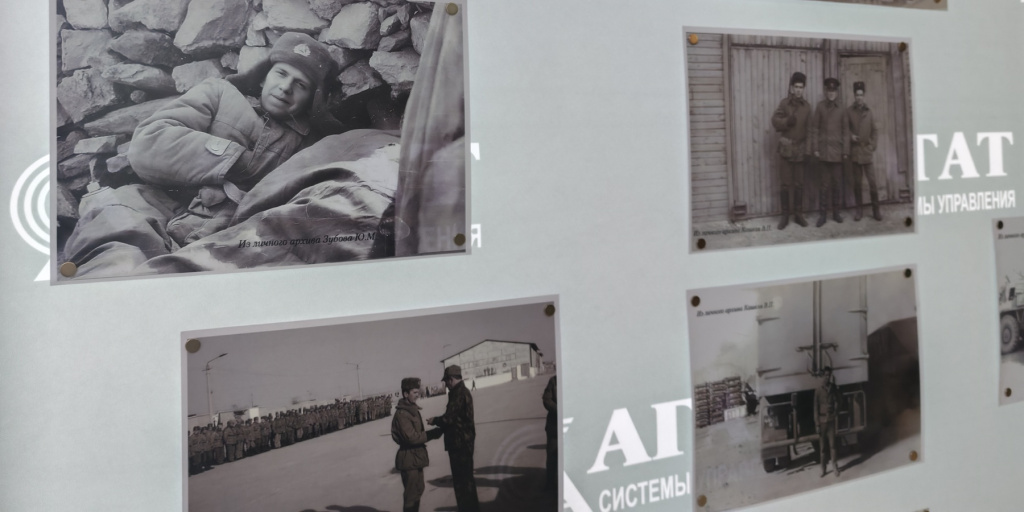 «Живая память»: в фойе АГАТа открылась выставка в честь воинов-афганцев