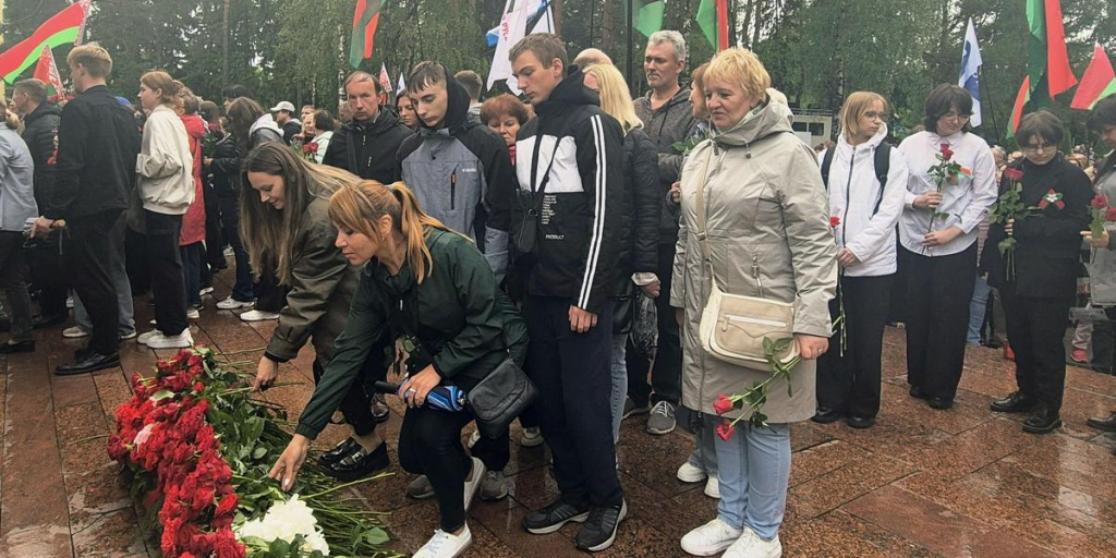 Работники АГАТа приняли участие в митинге-реквиеме