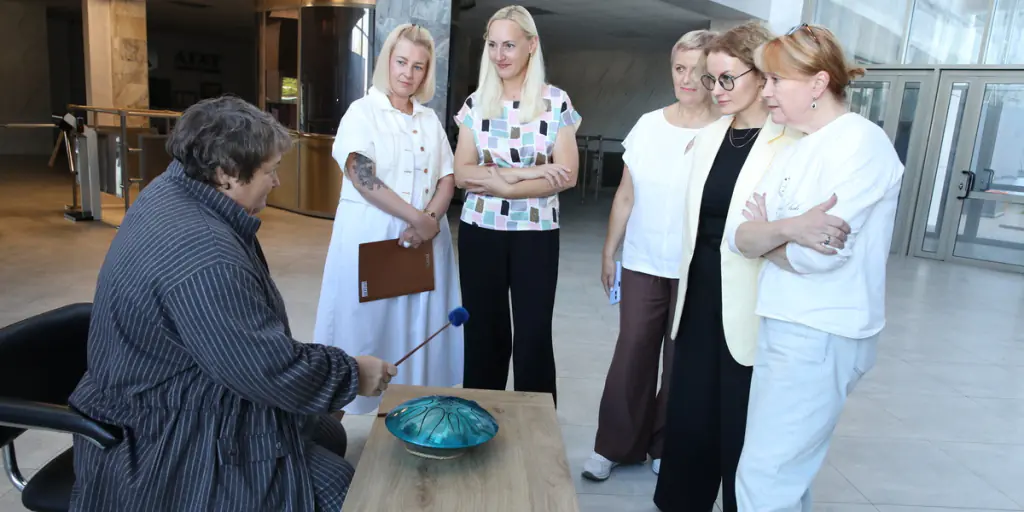 «Эстафета жизни»: В АГАТе открылась выставка памяти художника и дизайнера Юрия Галкина