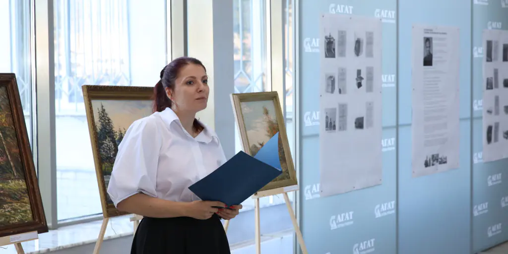 «Эстафета жизни»: В АГАТе открылась выставка памяти художника и дизайнера Юрия Галкина